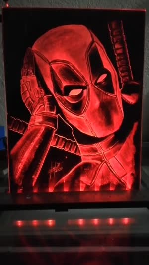 Retrato LED terminado, iluminado en rojo